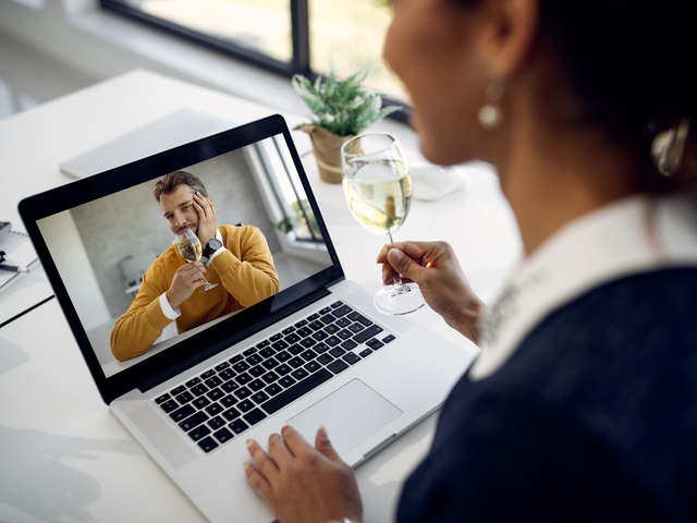 Slim daten: hoe vaak moet je online zijn op een datingsite?